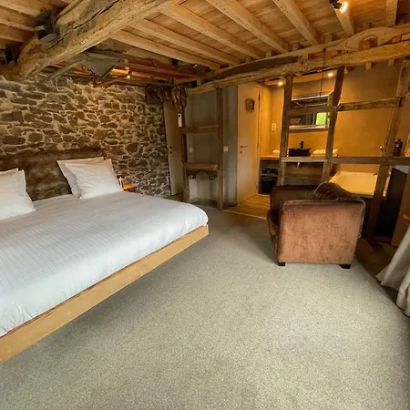 לינה וארוחת בוקר Les De Laurette 4*