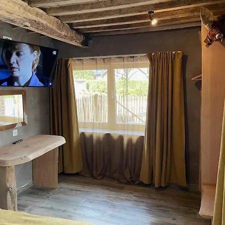 לינה וארוחת בוקר Les De Laurette 4*