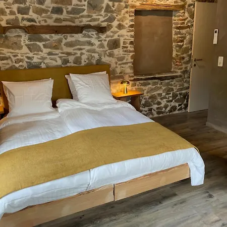 Les De Laurette לינה וארוחת בוקר ספא