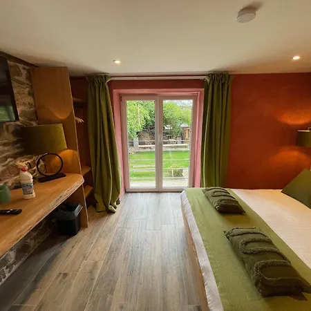 Les De Laurette לינה וארוחת בוקר ספא